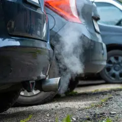 Jak zmniejszyć emisję CO2 w samochodzie i wybrać ekologiczny pojazd? Normy i porady