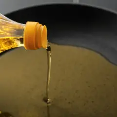 Gdzie wyrzucić zużyty olej spożywczy? 5 skutecznych metod