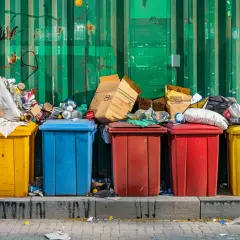 Przewodnik po usługach wywozu śmieci - gdzie i jak wywozić odpady?
