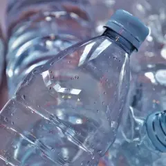 Jak prawidłowo wyrzucać wiaderka po farbie? Poradnik recyklingu